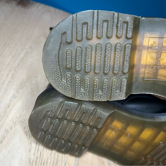 Dr. Martens 1460 Women’s Smooth Leather Lace Up Boots Black 8 Eye Size 6 - Picture 13 of 14